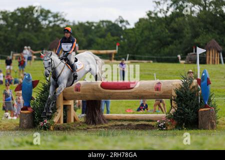 Le Pin Au Haras, Frankreich. 12. Aug. 2023. Andrew HEFFERNAN (NED) GIDEON während der Cross-Country-Veranstaltung und belegte bei dieser Veranstaltung den 33. Rang, bei der FEI Eventing Europameisterschaft 2023, Reitereignis CH-EU-CCI4-L am 12. August 2023 in Haras du Pin in Le Pin-au-Haras, Frankreich - Foto Stephane Allaman/DPPI Live Media/Alamy News Stockfoto