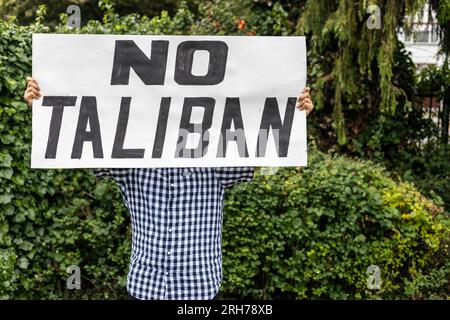 London, Großbritannien. 14. Aug. 2023. Die britisch-afghanische Diaspora-Gemeinschaft feiert den zweiten Jahrestag der Operation Pitting mit einem Protest gegen die Taliban. Kredit: Sinai Noor/Alamy Live News Stockfoto