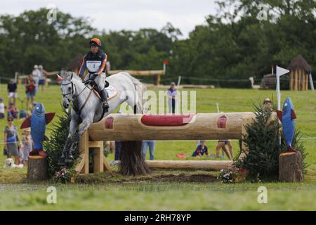 Andrew HEFFERNAN (NED) GIDEON während der Cross-Country-Veranstaltung und belegte bei dieser Veranstaltung den 33. Rang, bei der FEI Eventing Europameisterschaft 2023, Reitereignis CH-EU-CCI4-L am 12. August 2023 in Haras du Pin in Le Pin-au-Haras, Frankreich Stockfoto