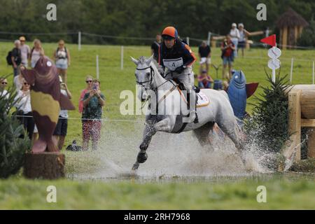 Andrew HEFFERNAN (NED) GIDEON während der Cross-Country-Veranstaltung und belegte bei dieser Veranstaltung den 33. Rang, bei der FEI Eventing Europameisterschaft 2023, Reitereignis CH-EU-CCI4-L am 12. August 2023 in Haras du Pin in Le Pin-au-Haras, Frankreich Stockfoto