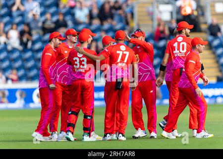 Sophia Gardens, Cardiff, Großbritannien. 14. Aug. 2023. The 100 Mens Cricket, Welsh Fire gegen Trent Rockets; Welsh Fire feiert ihren ersten Wicket. Kredit: Action Plus Sports/Alamy Live News Stockfoto