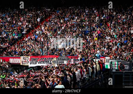 Rotterdam, Niederlande. 13. Aug. 2023. Rotterdam - Feyenoord-Fans während des Eredivisie-Spiels Feyenoord gegen Fortuna Sittard im Stadion Feijenoord De Kuip am 13. August 2023 in Rotterdam, Niederlande. Kredit: Box to box images/Alamy Live News Stockfoto