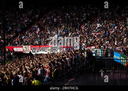 Rotterdam, Niederlande. 13. Aug. 2023. Rotterdam - Feyenoord-Fans während des Eredivisie-Spiels Feyenoord gegen Fortuna Sittard im Stadion Feijenoord De Kuip am 13. August 2023 in Rotterdam, Niederlande. Kredit: Box to box images/Alamy Live News Stockfoto