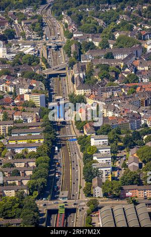 Luftaufnahme, Wohngebäude an der Autobahn A40, S-Bahn-Haltestelle Breslauer Straße, Holsterhausen, Essen, Ruhrgebiet, Nordrhein-Westfalen, Stockfoto