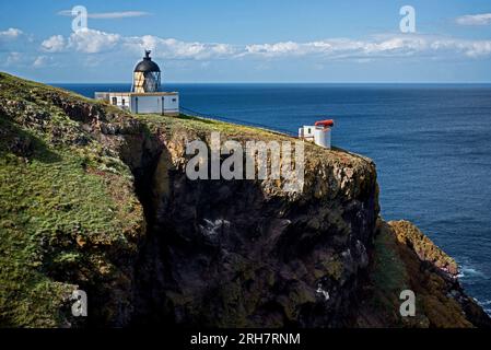 St ABB's Head Lighthouse and Foghorn at St Abbs Head, National Nature Reserve, Berwickshire, Schottland, Großbritannien. Stockfoto