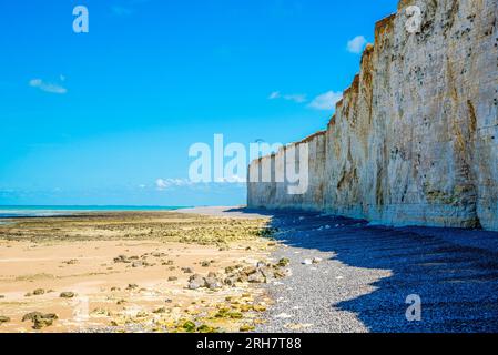 Sandsteinklippen bei Criel sur Mer in Frankreich Stockfoto