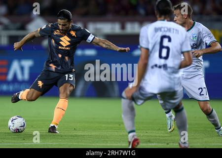 Turin, Italien. 14. Aug. 2023. Ricardo Rodriguez vom Turin FC kontrolliert den Ball während des Spiels Coppa Italia zwischen dem Turin FC und Feralpisalo im Stadio Olimpico am 14. August 2023 in Turin, Italien . Kredit: Marco Canoniero/Alamy Live News Stockfoto