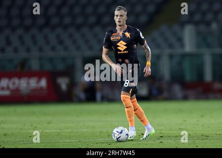 Turin, Italien. 14. Aug. 2023. Ivan Ilic vom Turin FC kontrolliert den Ball während des Spiels Coppa Italia zwischen dem Turin FC und Feralpisalo im Stadio Olimpico am 14. August 2023 in Turin, Italien . Kredit: Marco Canoniero/Alamy Live News Stockfoto