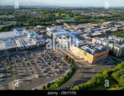 Luftaufnahme des Stadtzentrums von Livingston und des Einkaufszentrums Almondvale, Livingston West Lothian, Schottland. Stockfoto