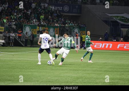 Sao Paulo, Sao Paulo, Brasilien. 14. Aug. 2023. Sao Paulo (SP), 08/14/2023 - BRAZILEIRO/PALMEIRAS X CRUZEIRO - Spiel zwischen Palmeiras und Cruzeiro, gültig für die 19. Runde der brasilianischen Fußballmeisterschaft 2023 im Allianz Parque im Westen von Sao Paulo am Abend dieses Montag, den 14. August 2023. (Kreditbild: © Fabricio Bomjardim/TheNEWS2 via ZUMA Press Wire) NUR REDAKTIONELLE VERWENDUNG! Nicht für den kommerziellen GEBRAUCH! Stockfoto