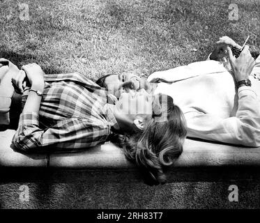 Anthony Perkins, Jane Fonda, am Set des Films, „Tall Story“, Warner Bros., 1960 Stockfoto