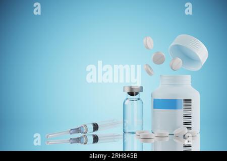 Pillen mit Verpackung auf einem blauen Tisch. Injektionsspritze. Glasampulle mit Arzneimittel. Behandlung mit Tabletten. Pillen mit einer Plastikflasche. Stockfoto
