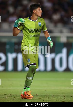 Turin, Italien. 14. Aug. 2023. Simone Pizzignacco von Feralpisalo während des Spiels der Coppa Italia Runde 32 im Stadio Grande Torino, Turin. Der Bildausdruck sollte lauten: Jonathan Moscrop/Sportimage Credit: Sportimage Ltd/Alamy Live News Stockfoto