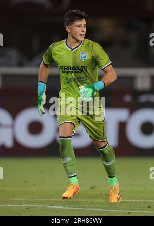 Turin, Italien. 14. Aug. 2023. Simone Pizzignacco von Feralpisalo während des Spiels der Coppa Italia Runde 32 im Stadio Grande Torino, Turin. Der Bildausdruck sollte lauten: Jonathan Moscrop/Sportimage Credit: Sportimage Ltd/Alamy Live News Stockfoto