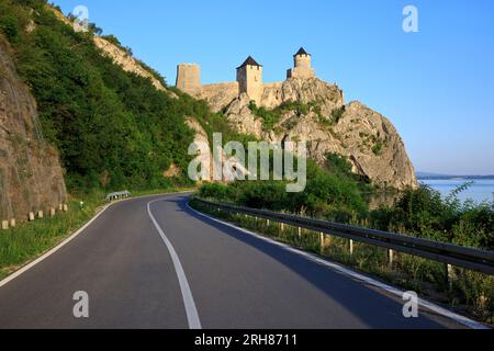 Die mittelalterliche Festung Golubac (14. Jahrhundert) in Golubac, Serbien Stockfoto