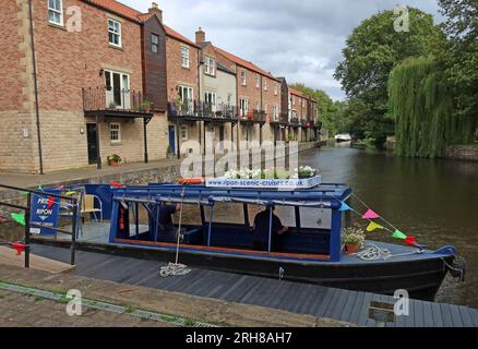 The Pride of Ripon Schmalboot, Ripon Scenic Cruises, Canal Basin, Canal Wharf, Ripon, North Yorkshire, England, UK, HG4 1AQ Stockfoto