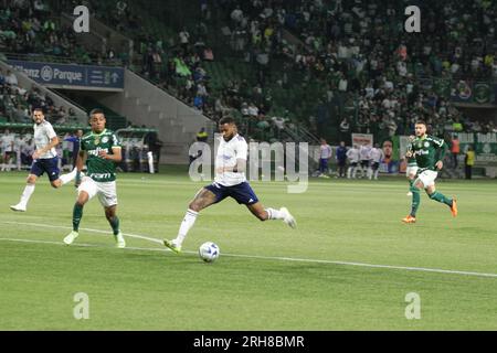 Sao Paulo, Sao Paulo, Brasilien. 14. Aug. 2023. Sao Paulo (SP), 08/14/2023 - BRAZILEIRO/PALMEIRAS X CRUZEIRO - Spiel zwischen Palmeiras und Cruzeiro, gültig für die 19. Runde der brasilianischen Fußballmeisterschaft 2023 im Allianz Parque im Westen von Sao Paulo am Abend dieses Montag, den 14. August 2023. (Kreditbild: © Fabricio Bomjardim/TheNEWS2 via ZUMA Press Wire) NUR REDAKTIONELLE VERWENDUNG! Nicht für den kommerziellen GEBRAUCH! Stockfoto