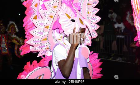 Menschen afrikanischer Herkunft in den Bahamas und der Karibik feiern die Junkanoo Street Karneval Parade in Nassau den Bahamas Stockfoto