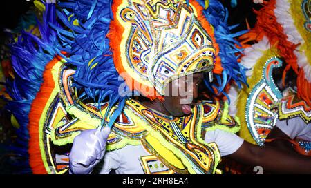 Menschen afrikanischer Herkunft in den Bahamas und der Karibik feiern die Junkanoo Street Karneval Parade in Nassau den Bahamas Stockfoto