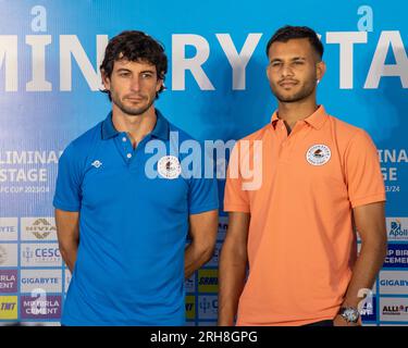 Kalkutta, Indien. 15. Aug. 2023. Pressekonferenz vor dem Spiel des AFC-Pokals Vorspiel zwischen Mohunbagan Super Giant (Indien) und Machhindra FC (Nepal) im Yuba Bharati Krirangan Media Centre im Salt Lake Stadion in Kalkata, das am 16. Oktober 2023 stattfinden soll. Mohunbagan Super Giant Head Coach Juan Ferrando und Spieler Anwar Ali sowie Mchhindra FC (Nepal)Cheftrainer Kishor kumar K C und Spieler Bishal Sherstha sprechen über die Medien. (Foto: Amlan Biswas/Pacific Press) Kredit: Pacific Press Media Production Corp./Alamy Live News Stockfoto