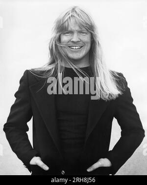 Larry Norman (1947-2008), amerikanischer Musiker, Sänger, Songwriter, Plattenbesitzer und Produzent, bekannt als „Vater der christlichen Rockmusik“, in einem Porträt aus der Mitte der 1970er Jahre. Stockfoto