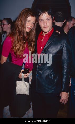 Helena Christensen und Norman Reedus nehmen am 22. März 2000 an der 1.-Jubiläumsfeier für das Nylon Magazine in Skirt in New York City Teil. Foto: Henry McGee/MediaPunch Stockfoto