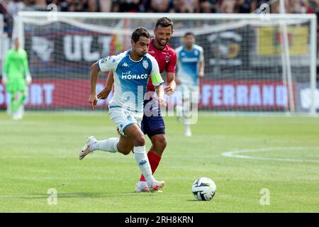 Clermont Ferrand, Frankreich. 14. Aug. 2023. Wissam Ben Yedder aus Monaco, Mateusz Wieteska aus Clermont während des Fußballspiels der französischen Meisterschaft Ligue 1 zwischen Clermont Foot 63 und AS Monaco am 13. August 2023 im Stadion Gabriel-Montbite in Clermont-Ferrand, Frankreich - Foto Jean Catuffe/DPPI Credit: DPPI Media/Alamy Live News Stockfoto