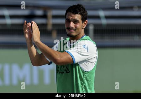 Wissam Ben Yedder aus Monaco begrüßt die Fans nach dem Fußballspiel der französischen Meisterschaft Ligue 1 zwischen Clermont Foot 63 und AS Monaco am 13. August 2023 im Stadion Gabriel-Montendi in Clermont-Ferrand, Frankreich Stockfoto