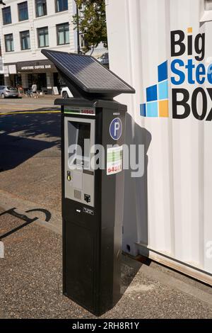 Solarbetriebene Parkplatzstation an der Main Street in Vancouver, BC, Kanada Stockfoto