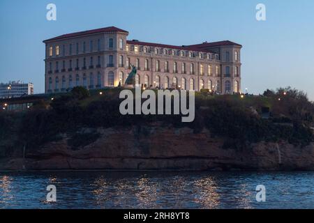 Marseille, Frankreich - März 23 2019: Der Pharo-Palast (französisch: Palais du Pharo) ist ein Palast aus dem Jahr 1858, der für Napoleon III. Erbaut wurde und heute ein Konferenzzentrum mit g ist Stockfoto