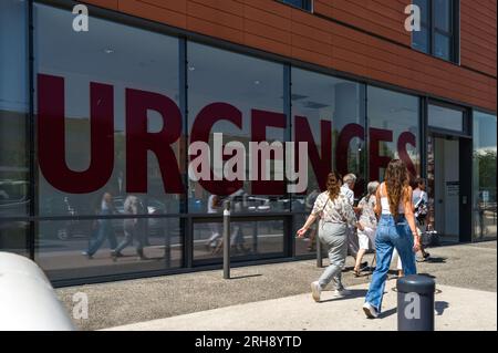 Toulouse, Frankreich. 14. Aug. 2023. Eintritt in die Notfallstation des Purpan-Krankenhauses. Universitätsklinikum Toulouse (CHU). SAMU 31, Gebäude Louis Lareng auf dem Gelände des Universitätsklinikums Toulouse. Frankreich, Toulouse 14. August 2023. Foto: Patricia Huchot-Boissier/ABACAPRESS.COM Kredit: Abaca Press/Alamy Live News Stockfoto