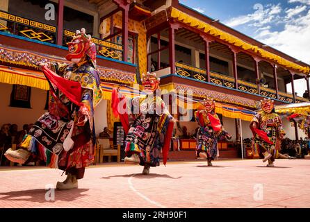 Indien, Ladakh, Leh Valley, Sakti, Takthok, Tak tok Tsechu, Festival, Rotmaskierte Mahakala Cham-Tänzer Stockfoto