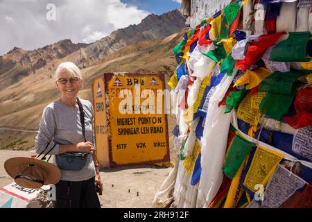 Indien, Jammu & Kashmir, Ladakh, Fotu-La Tourist am höchsten Punkt auf dem NH1 Leh nach Kargil Highway Pass Stockfoto