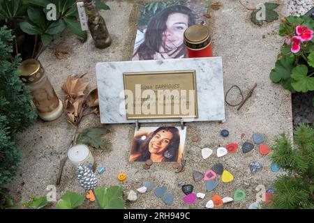 Grab von Suzan Garrigues auf dem Friedhof Pere Lachaise in Paris. Sie war Opfer des islamistischen Angriffs auf den Bataclan Club. Stockfoto