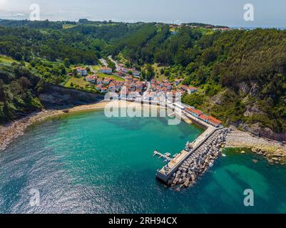 Luftaufnahme von Lastres, Provinz Asturien, Spanien. Die schöne Stadt Spaniens Stockfoto