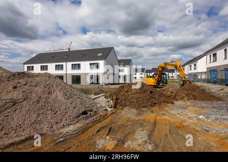 Castrop-Rauxel, Nordrhein-Westfalen - Wohnbau im Ruhrgebiet. Neu gebautes Viertel mit Doppelhaushälfte und Terrassen Stockfoto