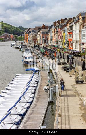 Elektroboote am Boulevard in Dinant, Belgien Stockfoto