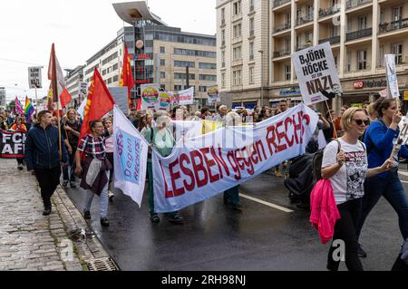 Demonstration gegen die AfD in Magdeburg, während des Bundesparteitages 2023, organisiert vom Bündis gegen Rassismus und den OMAS gegen Rechts Stockfoto