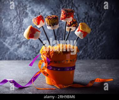 Marshmallow Pops für Halloween Stockfoto