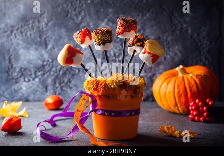 Marshmallow Pops für Halloween Stockfoto