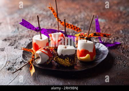 Marshmallow Pops für Halloween Stockfoto