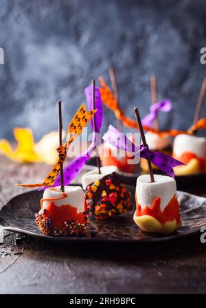Marshmallow Pops für Halloween Stockfoto