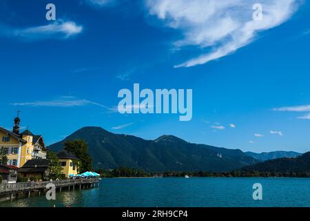 Tegernsee mit Segelboot, in bayern Stockfoto