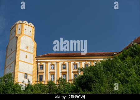 Detaillierte und großwinkelige Bilder des melker Klosters in melk, einem beeindruckenden barocken Dom und religiösen Komplex Stockfoto