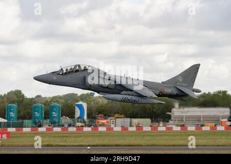 Die italienische Marine McDonnell Douglas Harrier Jump Jet fährt nach der Teilnahme am Air Tattoo von RAF Fairford in Südengland ab Stockfoto