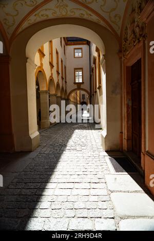 Detaillierte und großwinkelige Bilder des melker Klosters in melk, einem beeindruckenden barocken Dom und religiösen Komplex Stockfoto