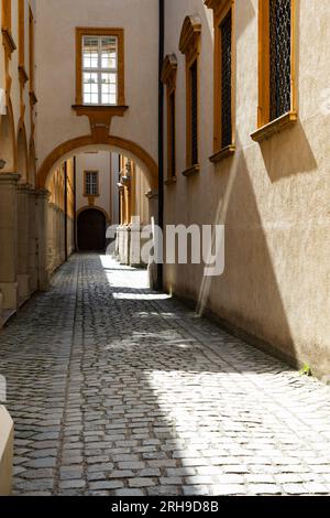 Detaillierte und großwinkelige Bilder des melker Klosters in melk, einem beeindruckenden barocken Dom und religiösen Komplex Stockfoto