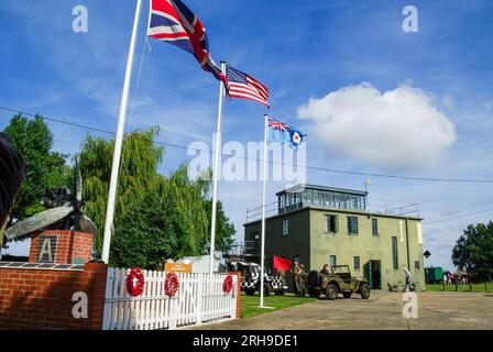 Rougham Control Tower mit Aviation Museum, gewidmet den American Airmen / Frauen, die dort im Zweiten Weltkrieg dienten. Stockfoto