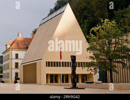 VADUZ, LICHTENSTEIN - 25. OKTOBER 2012: Das parlament in Vaduz in Liechtenstein, Europa Stockfoto