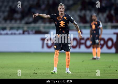 Turin, Italien. 14. Aug. 2023. Ivan Ilic vom Turin FC Gesten während des Spiels der Coppa Italia Runde 32 zwischen dem Turin FC und Feralpisalo im Stadio Olimpico Grande Torino am 14. August 2023 in Turin, Italien. Kredit: Marco Canoniero/Alamy Live News Stockfoto